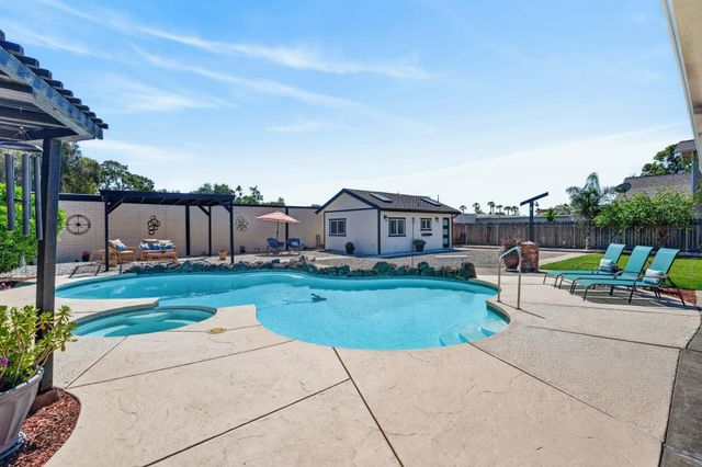 7577 Alma Vista Way, Sacramento, CA 95831