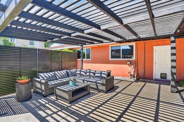 7577 Alma Vista Way, Sacramento, CA 95831