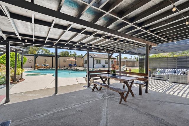 7577 Alma Vista Way, Sacramento, CA 95831