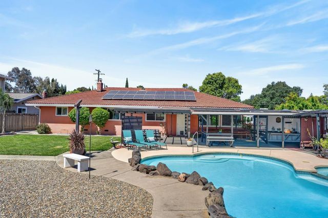 7577 Alma Vista Way, Sacramento, CA 95831