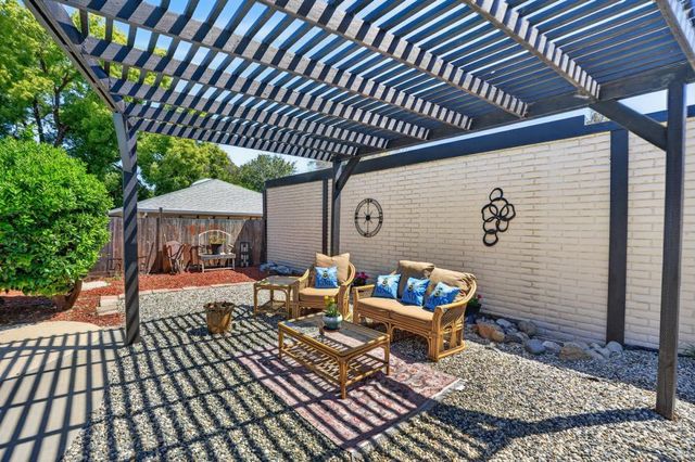 7577 Alma Vista Way, Sacramento, CA 95831