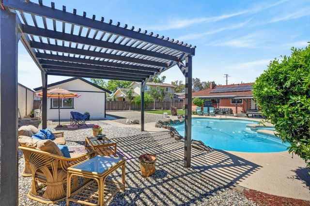 7577 Alma Vista Way, Sacramento, CA 95831
