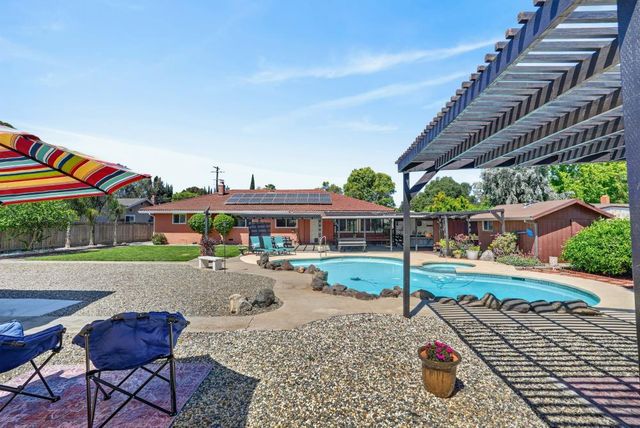 7577 Alma Vista Way, Sacramento, CA 95831