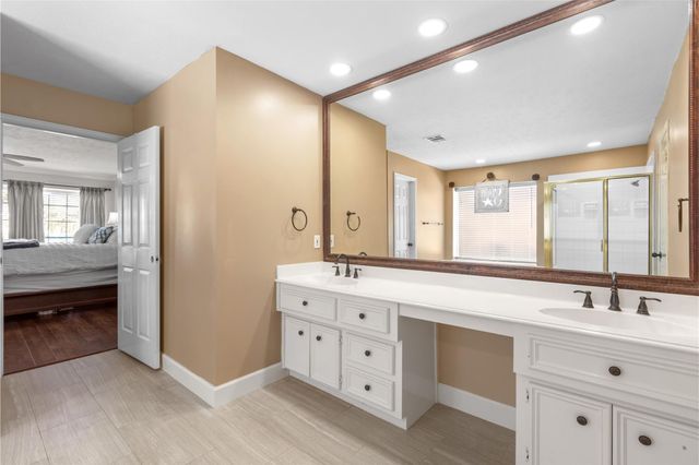 47 Sterling Street, Sugar Land, TX 77479