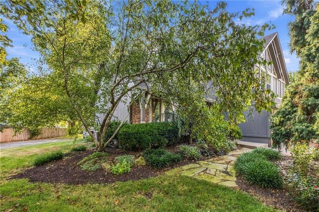 2209 S Scarborough Street, Olathe, KS 66062