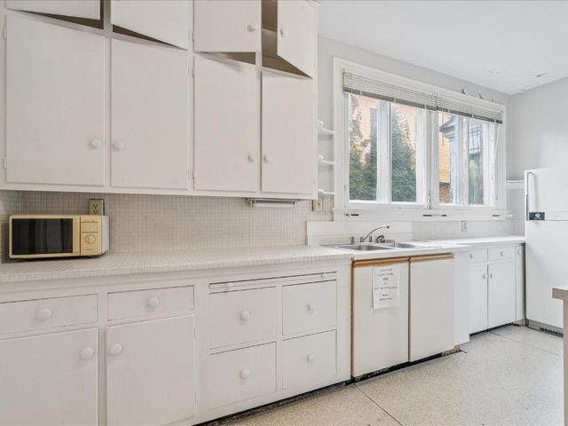 419 2nd St SW, Mt Vernon, IA 52314