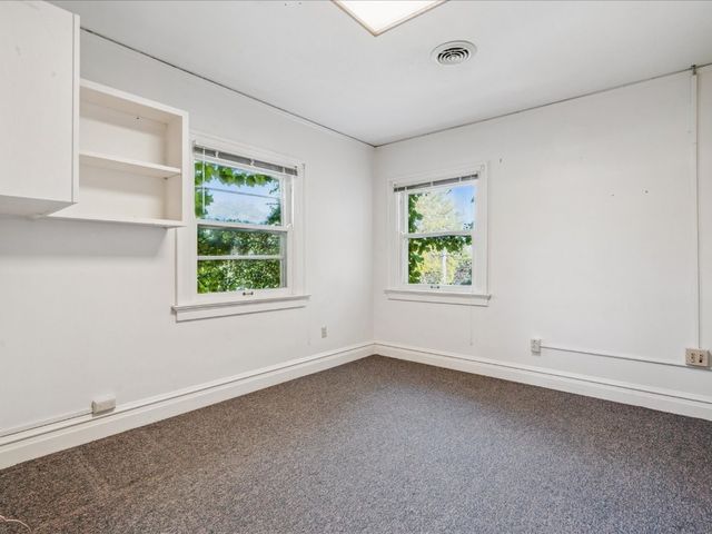 419 2nd St SW, Mt Vernon, IA 52314