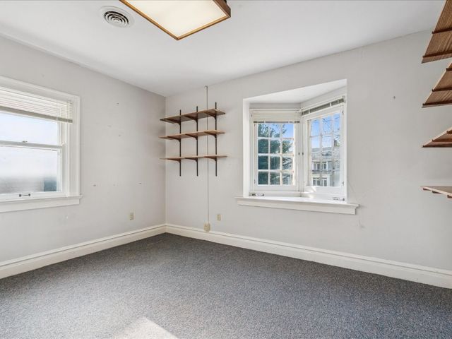 419 2nd St SW, Mt Vernon, IA 52314