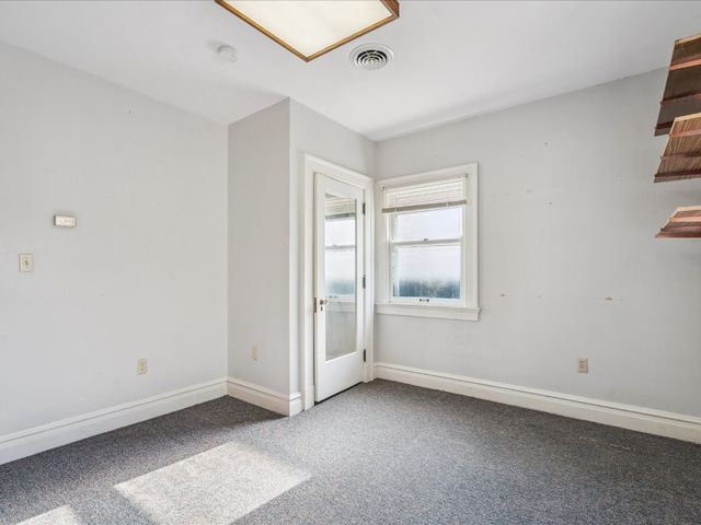 419 2nd St SW, Mt Vernon, IA 52314