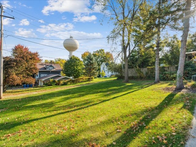 419 2nd St SW, Mt Vernon, IA 52314