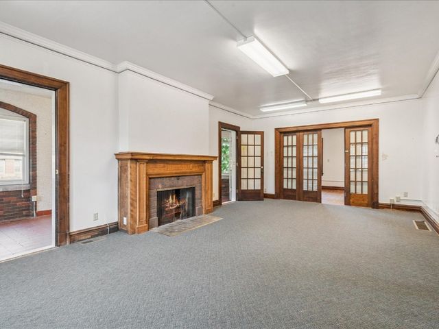 419 2nd St SW, Mt Vernon, IA 52314