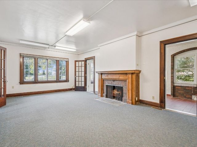 419 2nd St SW, Mt Vernon, IA 52314