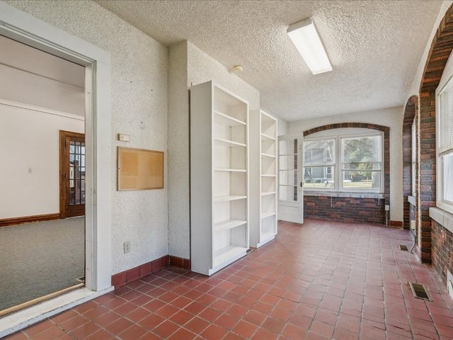 419 2nd St SW, Mt Vernon, IA 52314