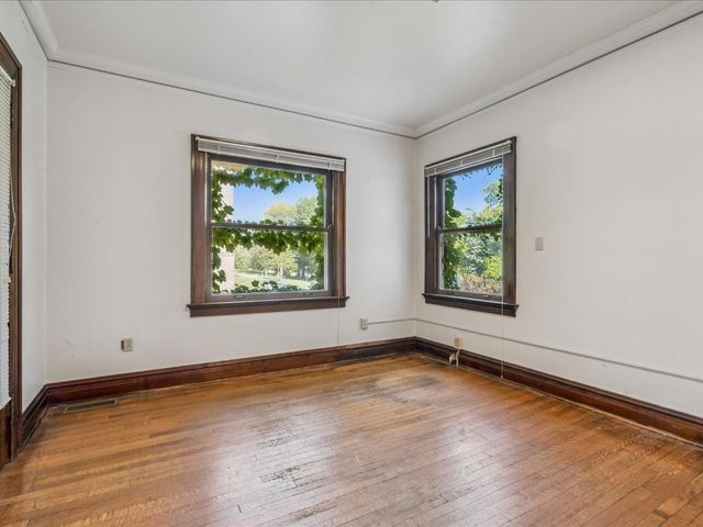 419 2nd St SW, Mt Vernon, IA 52314