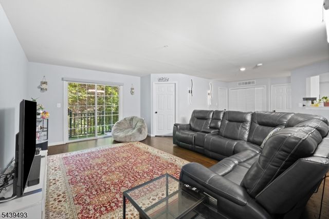 202 Rhoads Dr, Montgomery Twp., NJ 08502