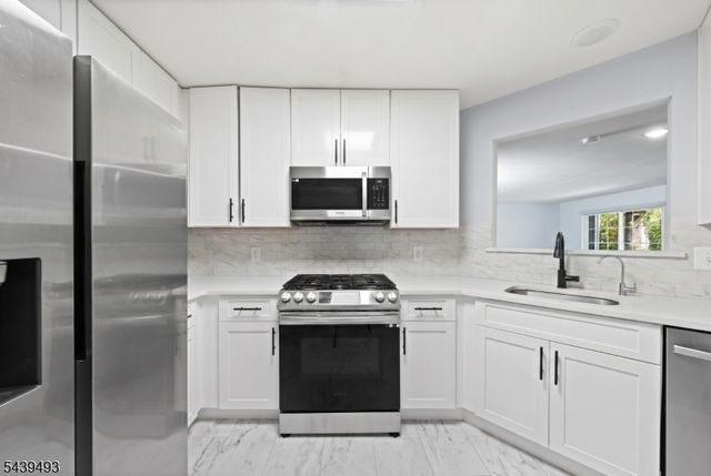202 Rhoads Dr, Montgomery Twp., NJ 08502