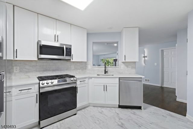202 Rhoads Dr, Montgomery Twp., NJ 08502