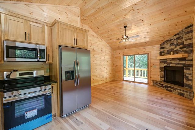 54 Hawthorne Lane, Murphy, NC 28906