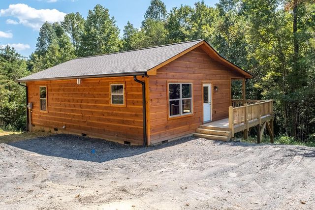 54 Hawthorne Lane, Murphy, NC 28906
