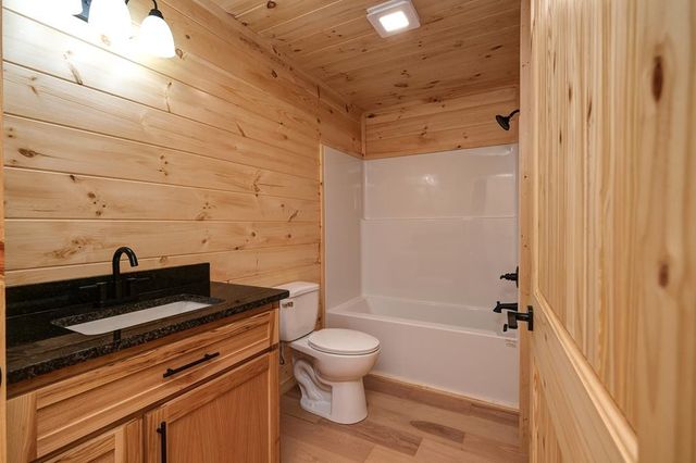 54 Hawthorne Lane, Murphy, NC 28906