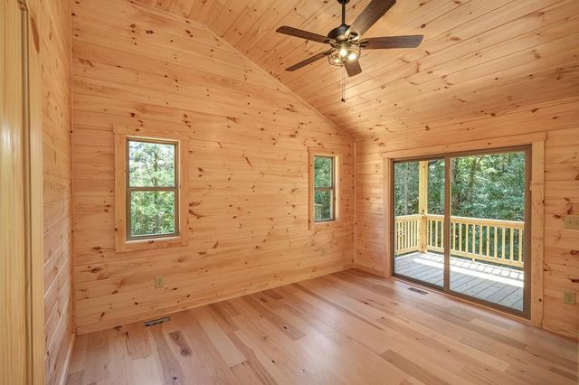 54 Hawthorne Lane, Murphy, NC 28906