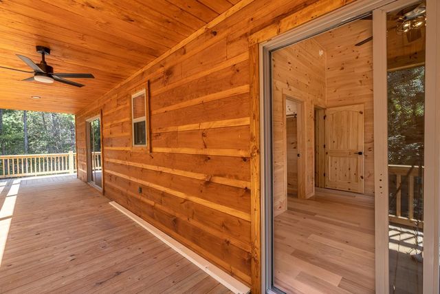 54 Hawthorne Lane, Murphy, NC 28906