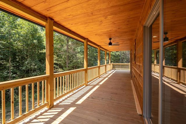 54 Hawthorne Lane, Murphy, NC 28906