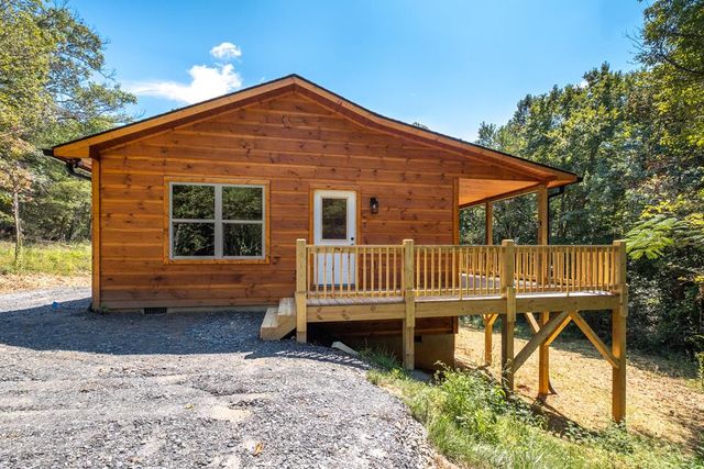 54 Hawthorne Lane, Murphy, NC 28906