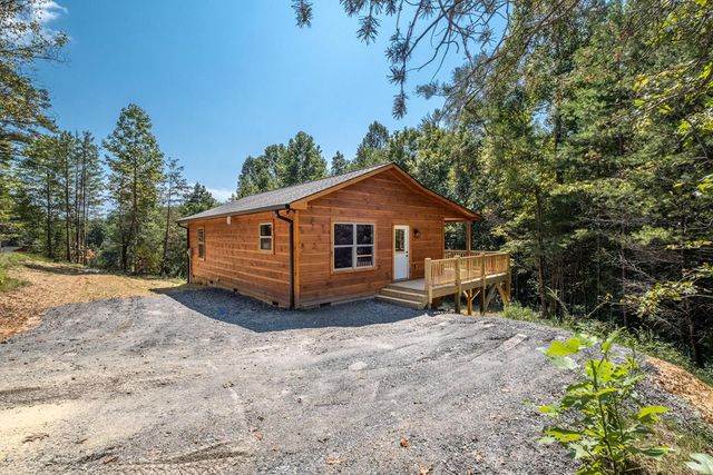 54 Hawthorne Lane, Murphy, NC 28906