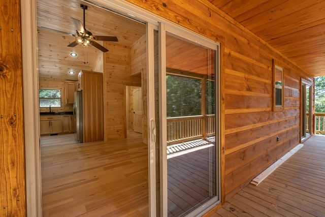 54 Hawthorne Lane, Murphy, NC 28906