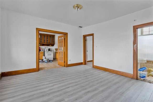 19403 W WARREN Avenue, Detroit, MI 48228
