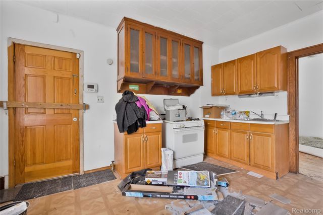 19403 W WARREN Avenue, Detroit, MI 48228