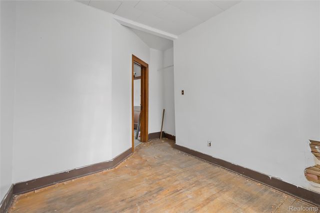 19403 W WARREN Avenue, Detroit, MI 48228