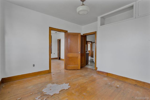 19403 W WARREN Avenue, Detroit, MI 48228