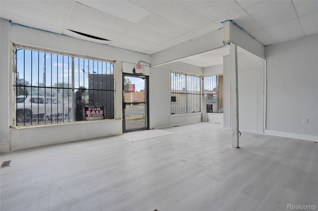 19403 W WARREN Avenue, Detroit, MI 48228