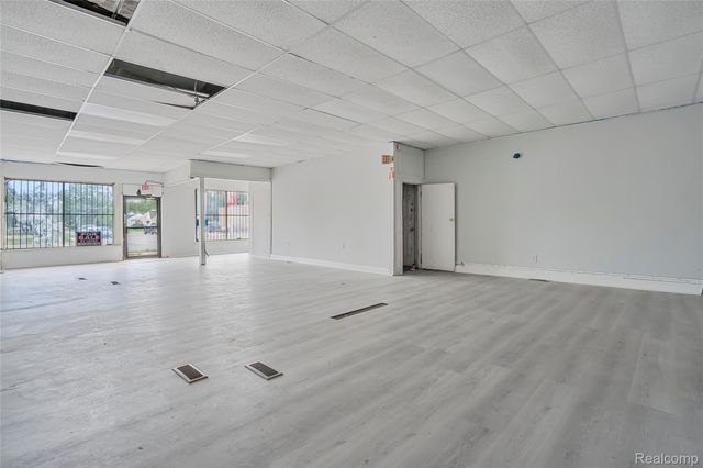 19403 W WARREN Avenue, Detroit, MI 48228