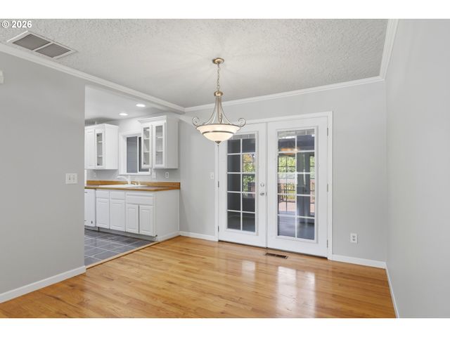 13705 Ne BEECH St, Portland, OR 97230