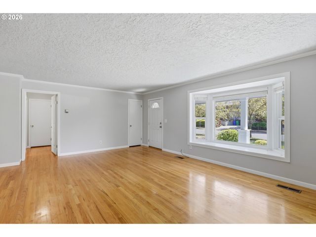 13705 Ne BEECH St, Portland, OR 97230