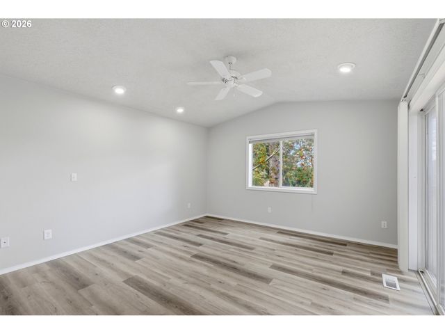 13705 Ne BEECH St, Portland, OR 97230