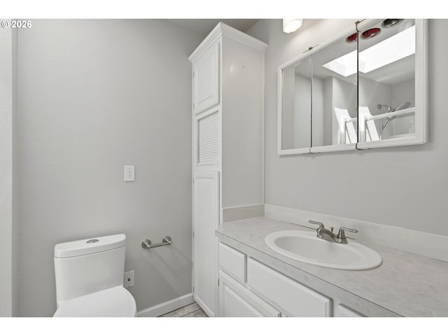 13705 Ne BEECH St, Portland, OR 97230
