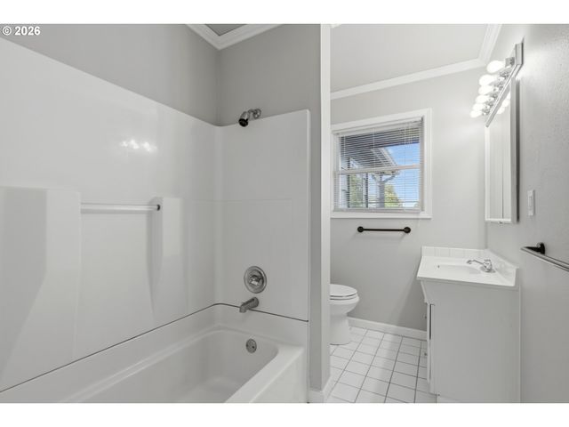 13705 Ne BEECH St, Portland, OR 97230