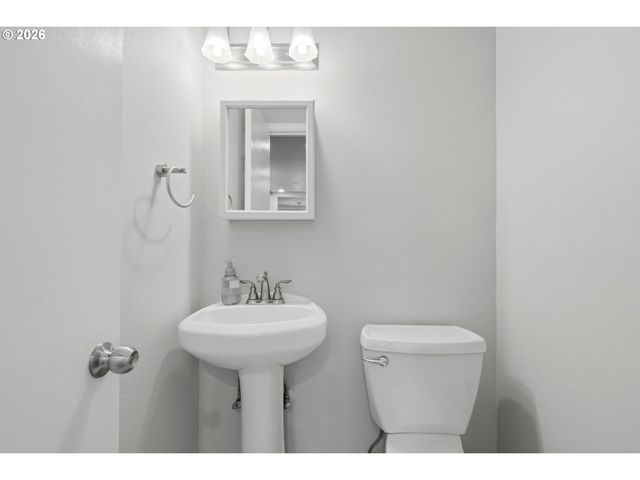 13705 Ne BEECH St, Portland, OR 97230
