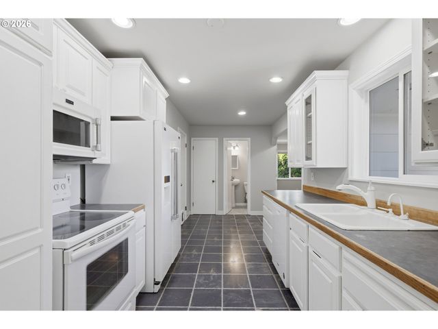 13705 Ne BEECH St, Portland, OR 97230
