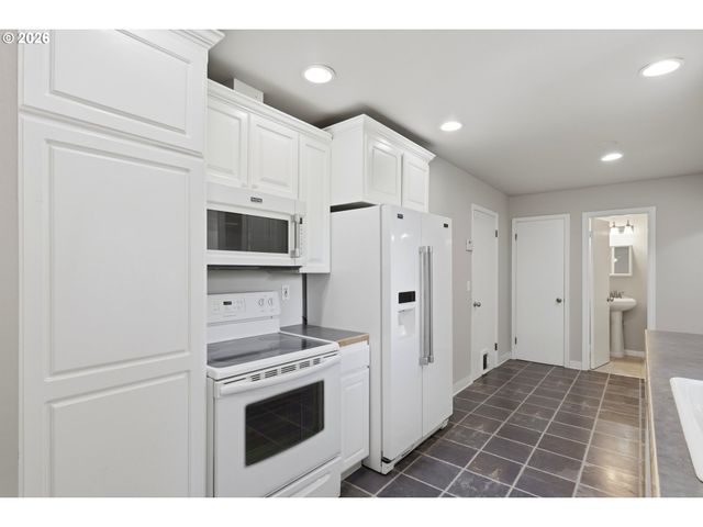 13705 Ne BEECH St, Portland, OR 97230