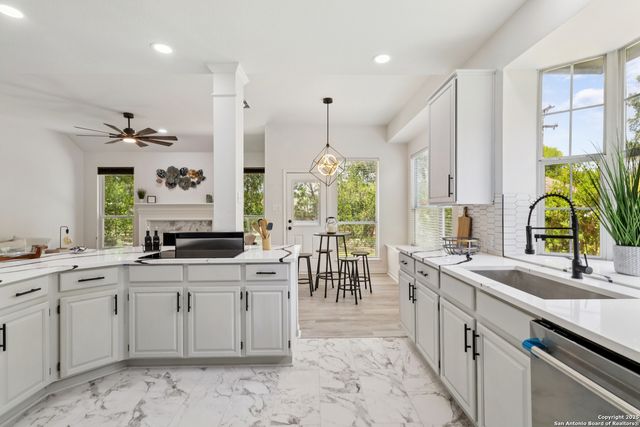 2023 Flint Oak, San Antonio, TX 78248