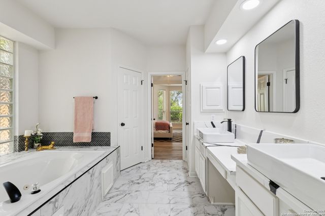 2023 Flint Oak, San Antonio, TX 78248