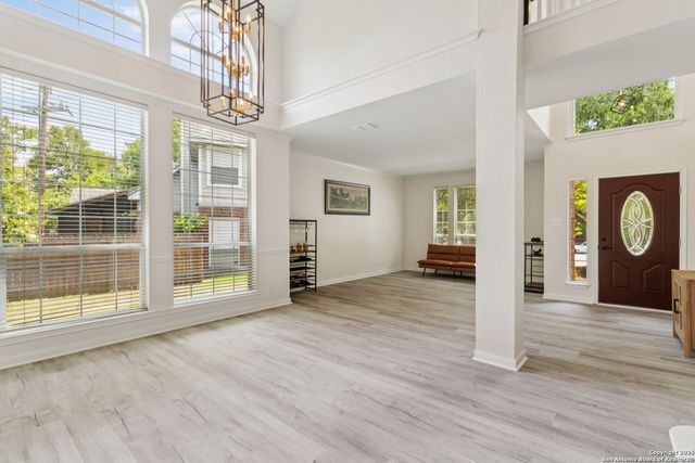 2023 Flint Oak, San Antonio, TX 78248