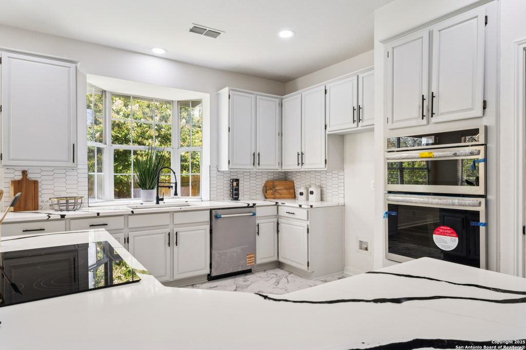 2023 Flint Oak, San Antonio, TX 78248