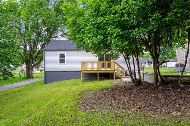 90 Mcafee Road, Rossville, GA 30741