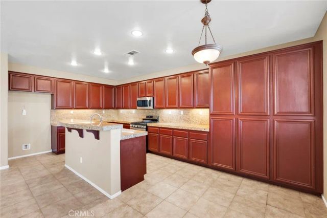 11984 Russell Court, Victorville, CA 92392
